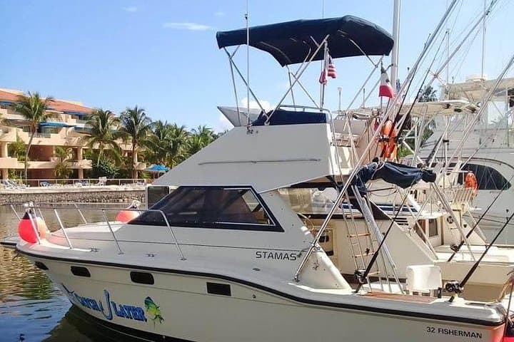 Private Fishing Tour in Yacht Playa del Carmen 4