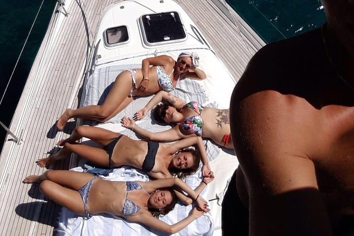 Luxury cruise in Greece to the CYCLADES by sailboat with CHEF