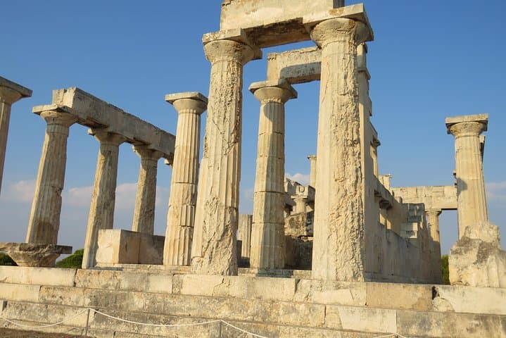 Luxury cruise in Greece to the CYCLADES by sailboat with CHEF 5