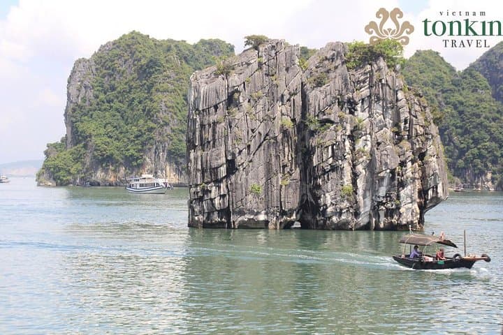 Halong Bay Day Tour: 4 hour cruising, caving, kayaking & lunch 2