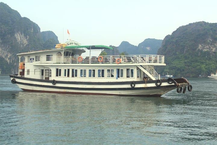 Halong Bay Day Tour: 4 hour cruising, caving, kayaking & lunch 4