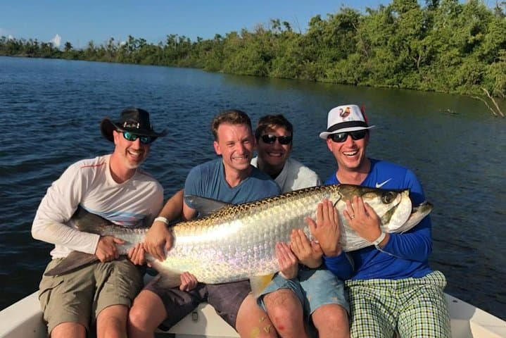 Emocionante Pesca de Tarpon y Snook con Equipo Ligero en San Juan, PR - Photo 1