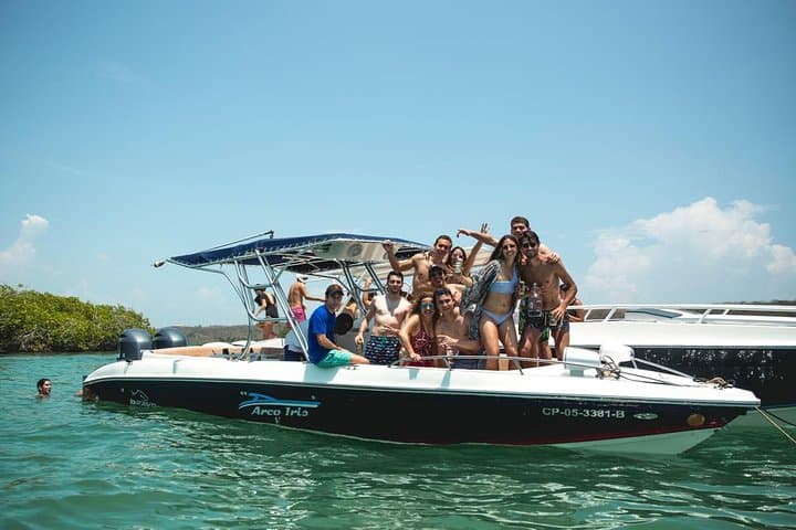 Private boat rental 20 people all day in Cartagena 3