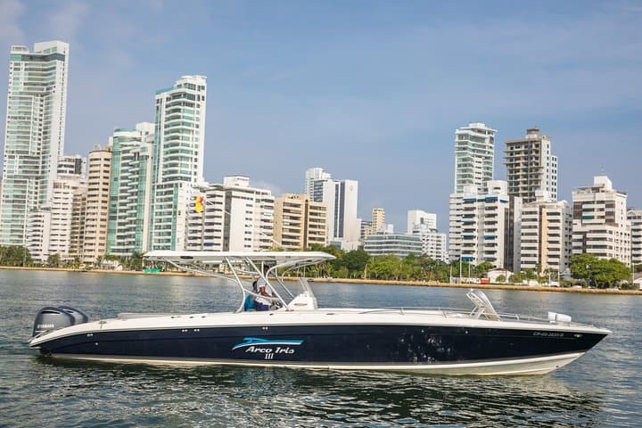 Private boat rental 20 people all day in Cartagena 5