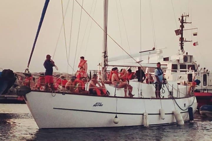 Sailing to Tayrona with Luis and his team: Unique! 5