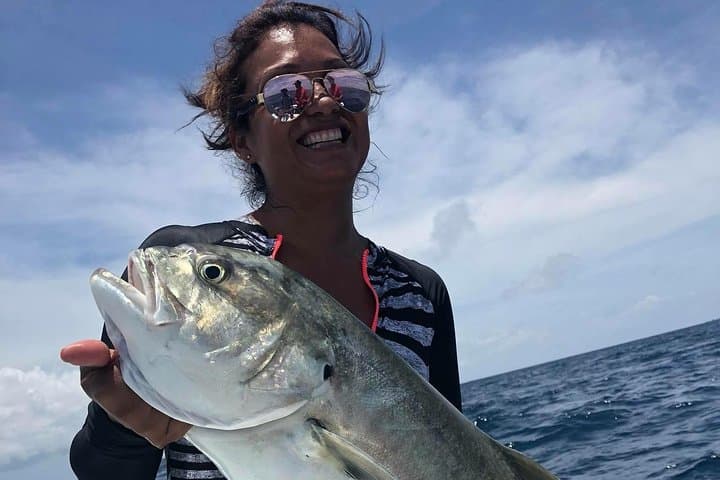 Private Charter -Inner Reef Trolling/Spin Casting + Island Stop 5