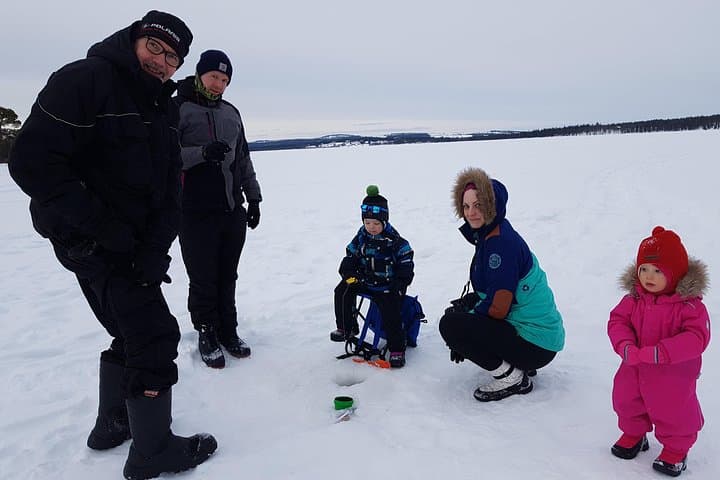 Ice fishing by car with hot beverages at Pyhä-Luosto 3