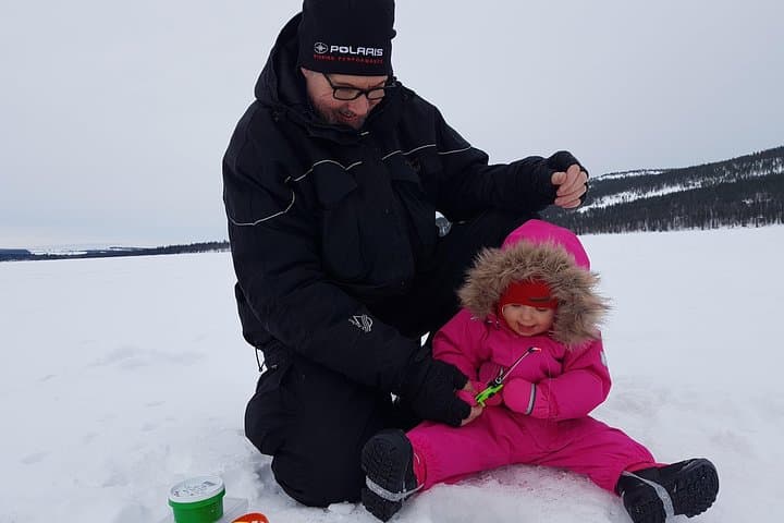 Ice fishing by car with hot beverages at Pyhä-Luosto 4