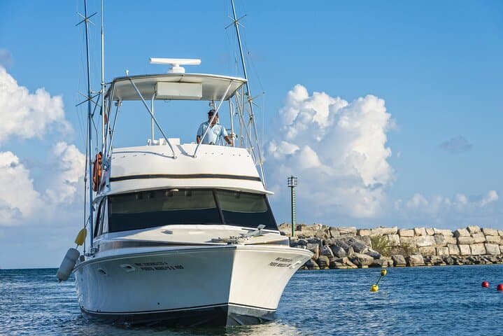 Sport Fishing at the Caribbean Sea. Enjoy an amazing time with friends & family 5