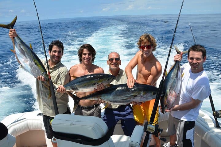 Sport Fishing at the Caribbean Sea. Enjoy an amazing time with friends & family 2