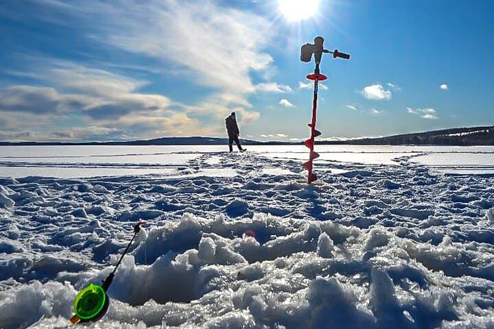 Traditional Ice fishing experience in Lapland 2