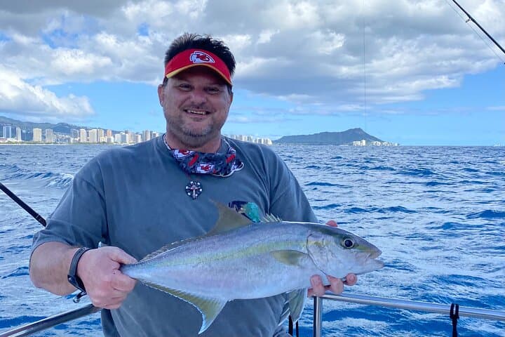 Private Fishing Charter for Family and Friends in Honolulu 4