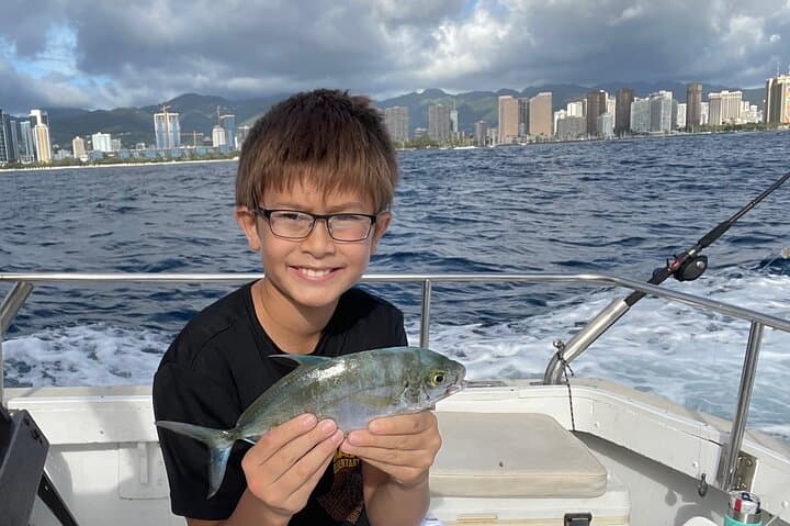 Private Fishing Charter for Family and Friends in Honolulu 5