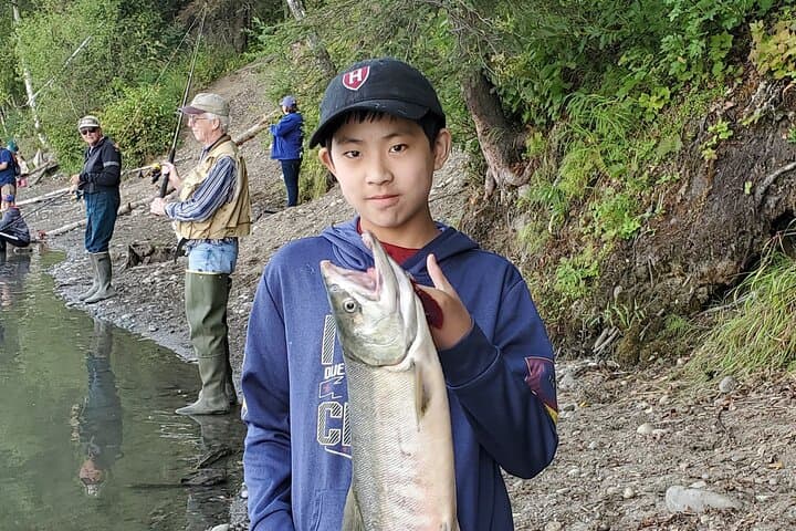 Alaskan Salmon 8-Hour Fishing Experience 5