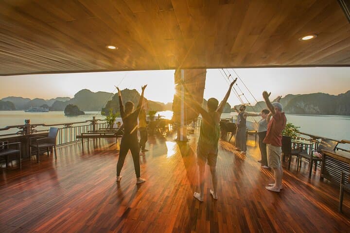 Lan Ha boutique & budget cruise 2D/1N: kayaking, swimming at pristine bay & meal 4