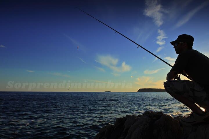 Pesca in Barca al Tramonto al Lago Trasimeno con Aperitivo o Cena 5