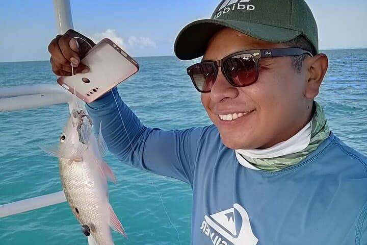 Private Fishing Tour in Holbox Island with Lunch and Pick up 2