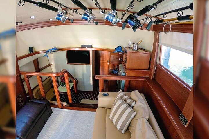 Private Luxury Fishing for 8 Hours in Cancun 5