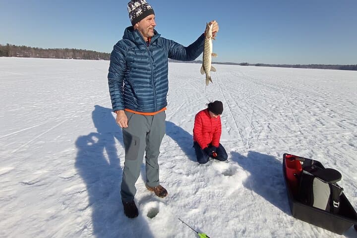 Ice fishing experience with Backpacker Helsinki Tour