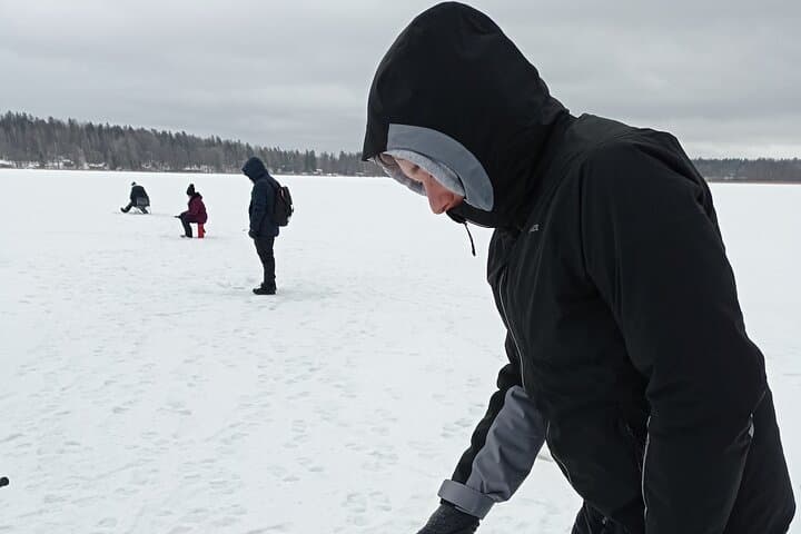 Ice fishing experience with Backpacker Helsinki Tour 2