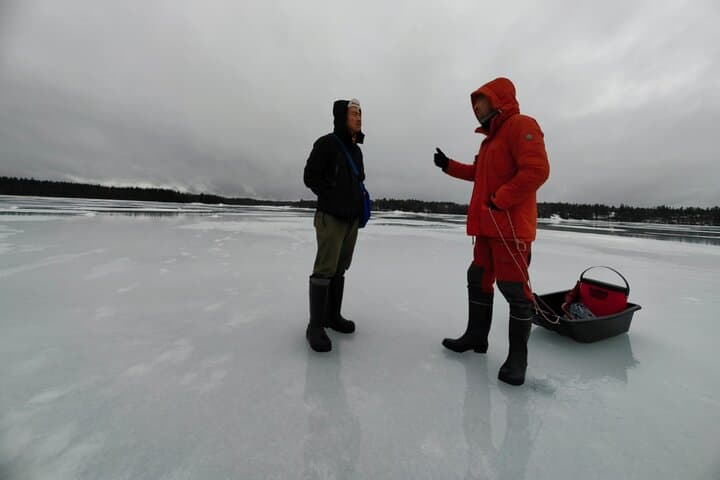 Ice fishing experience with Backpacker Helsinki Tour 5
