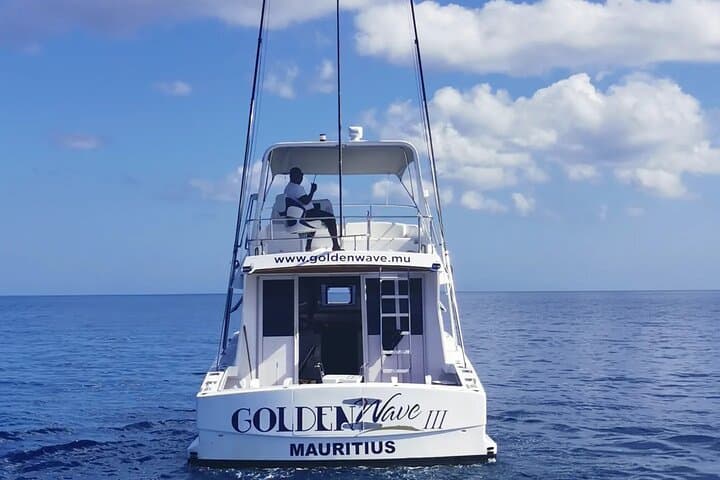 GOLDEN WAVE 3 - IGFA Captain Vic - Blue Marlin Fishing 3