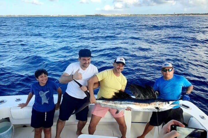 6 Hour Private Fishing Tour in Puerto Aventuras Riviera Maya 4