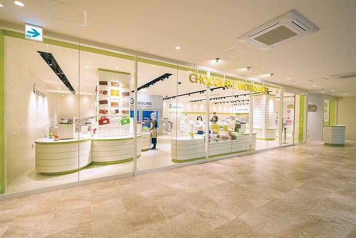 Taxi Tour (4+):Smelt Fishing, Strawberry Picking & ROYCE’ Factory 3