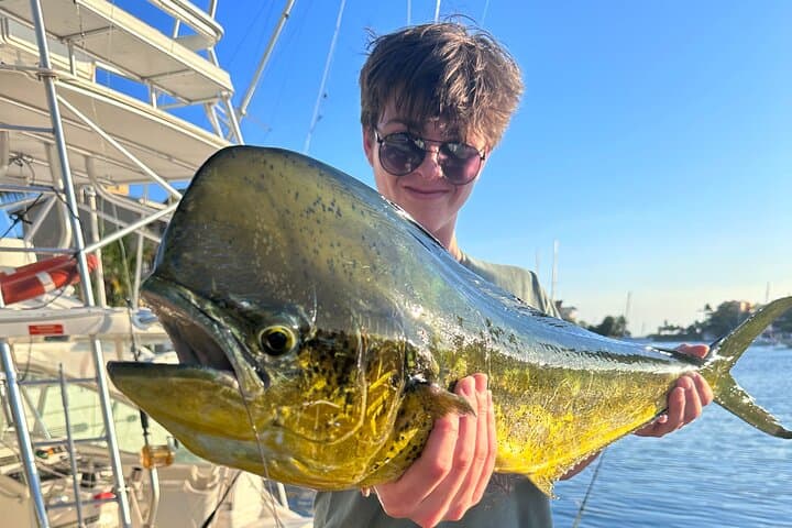 6 Hour Private Fishing Tour in Puerto Aventuras Riviera Maya 3