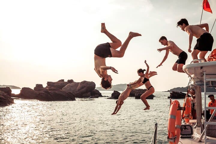 Private Luxury Sunset Cruise on Yacht in Nha Trang 5