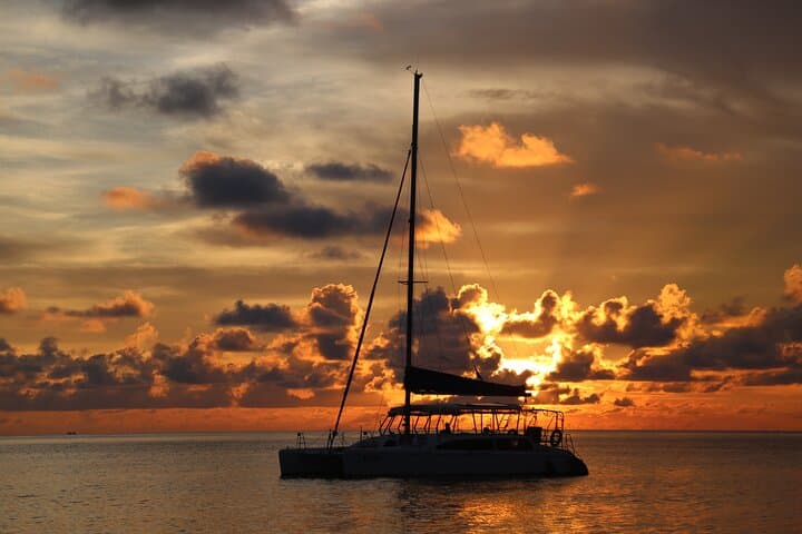 Private Luxury Sunset Cruise on Yacht in Nha Trang 2