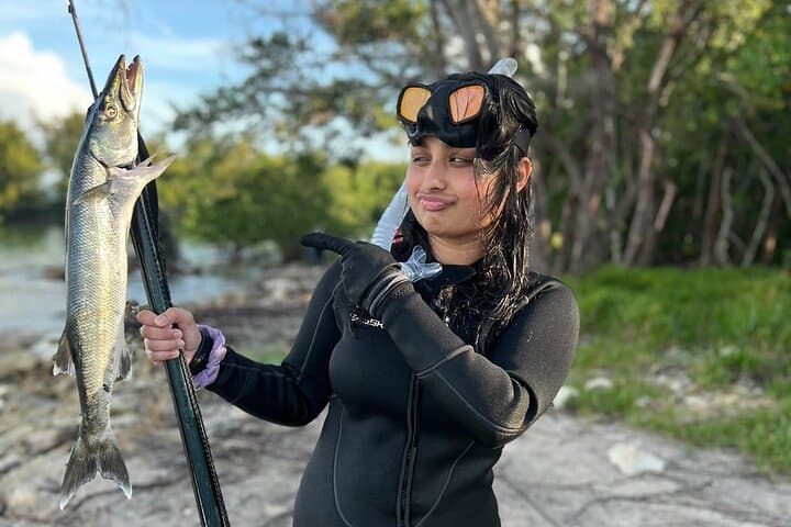 Experience Spearfishing in Miami with a Guide 2
