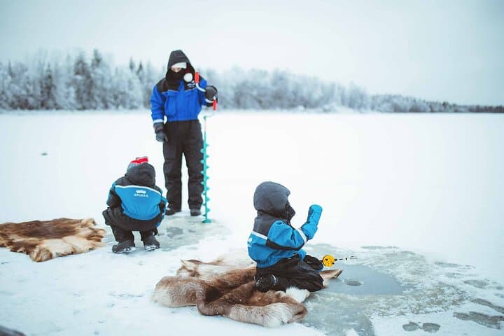 Ice Fishing Like a Finn, Apukka Adventures Rovaniemi 3