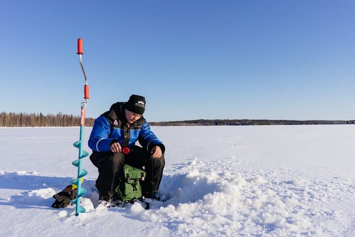 Ice Fishing Like a Finn, Apukka Adventures Rovaniemi 4