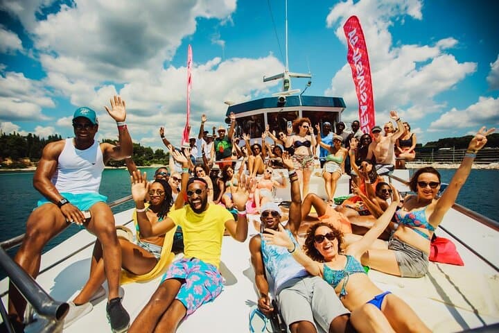 Party Boat Cruise & Open Bar with Snorkeling in Punta Cana