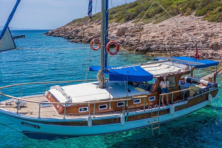 Private 6-Hour Boat Tour with Lunch in Bodrum Bays 3