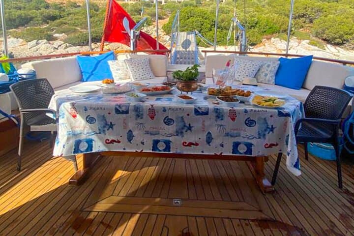 Private 6-Hour Boat Tour with Lunch in Bodrum Bays 5