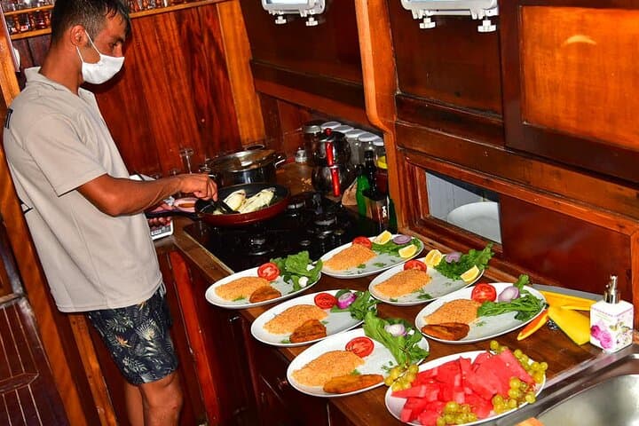 Private 6-Hour Boat Tour with Lunch in Bodrum Bays 4