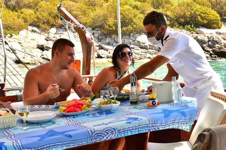 Private 6-Hour Boat Tour with Lunch in Bodrum Bays 2