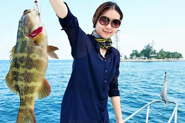 Join-in Yacht Fishing at the Southern Islands of Singapore 5