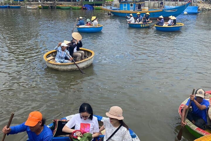 Exploring Basket Boat Ride with local people  2