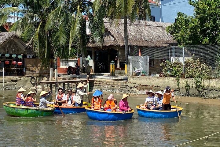 Basket Boat Ride with Local People in Hoi An