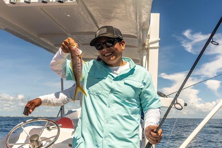 Fishing Adventure in Puerto Morelos with 26-foot Boat 3