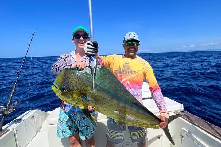 Deep Sea Fishing Private Charter in Tamarindo - 28' Century 2