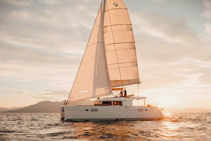 Heraklion: Private Catamaran Cruise to Dia with Meal & Drinks 4