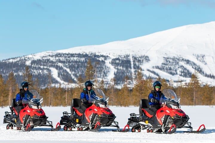 Snowmobile Adventure with Ice Fishing in Ylläs 4