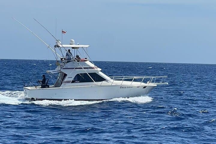 Private 38ft Fishing Charter in Tamarindo with Food and Drinks 2