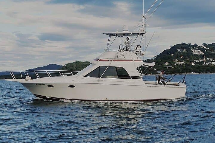 Private 38ft Fishing Charter in Tamarindo with Food and Drinks 3