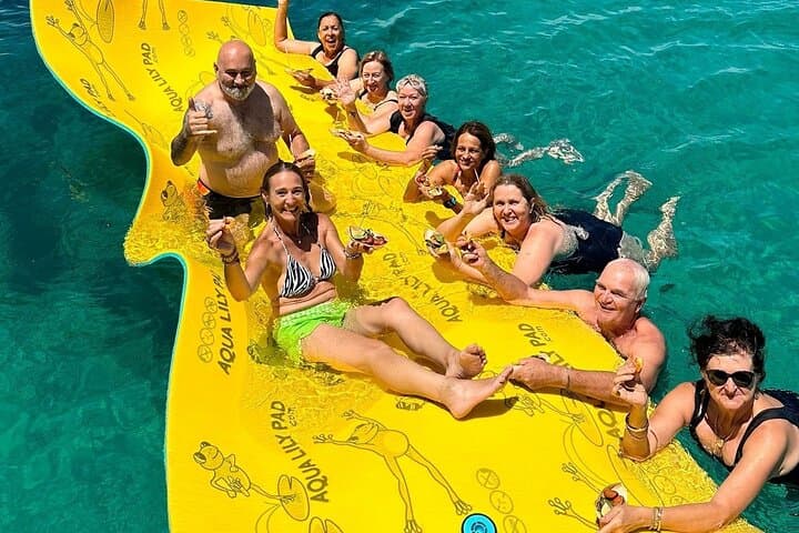 Luxe Seafood Package with Round Trip Ferry from Perth 5