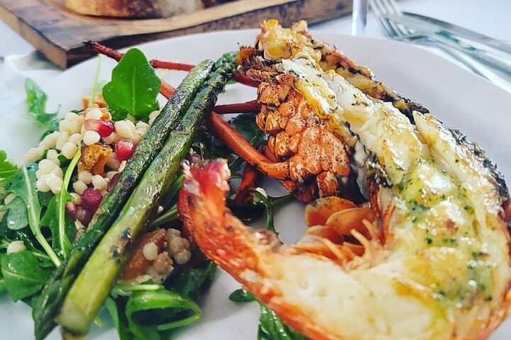 Luxe Seafood Package with Round Trip Ferry from Fremantle 5